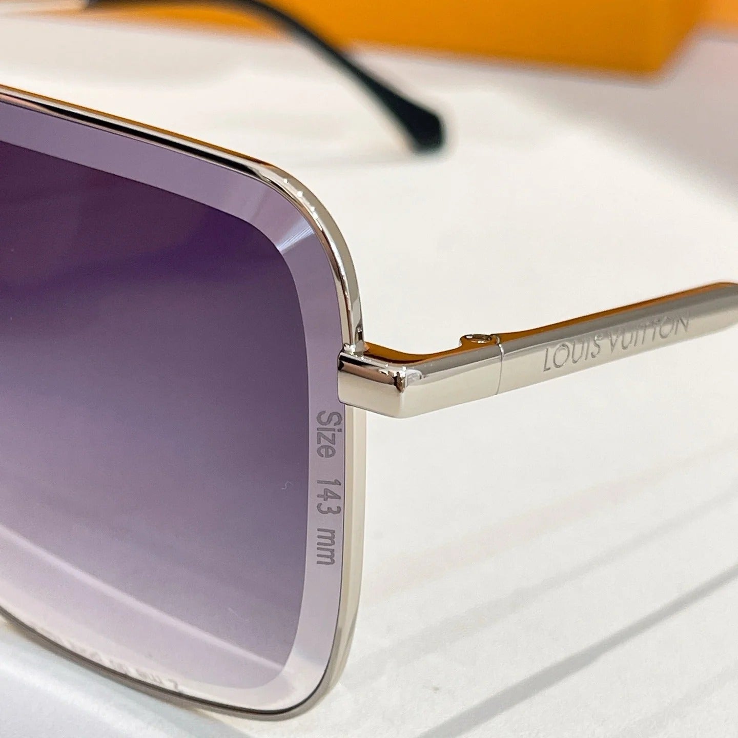 Fashion hot 8 color sunglasses 120801