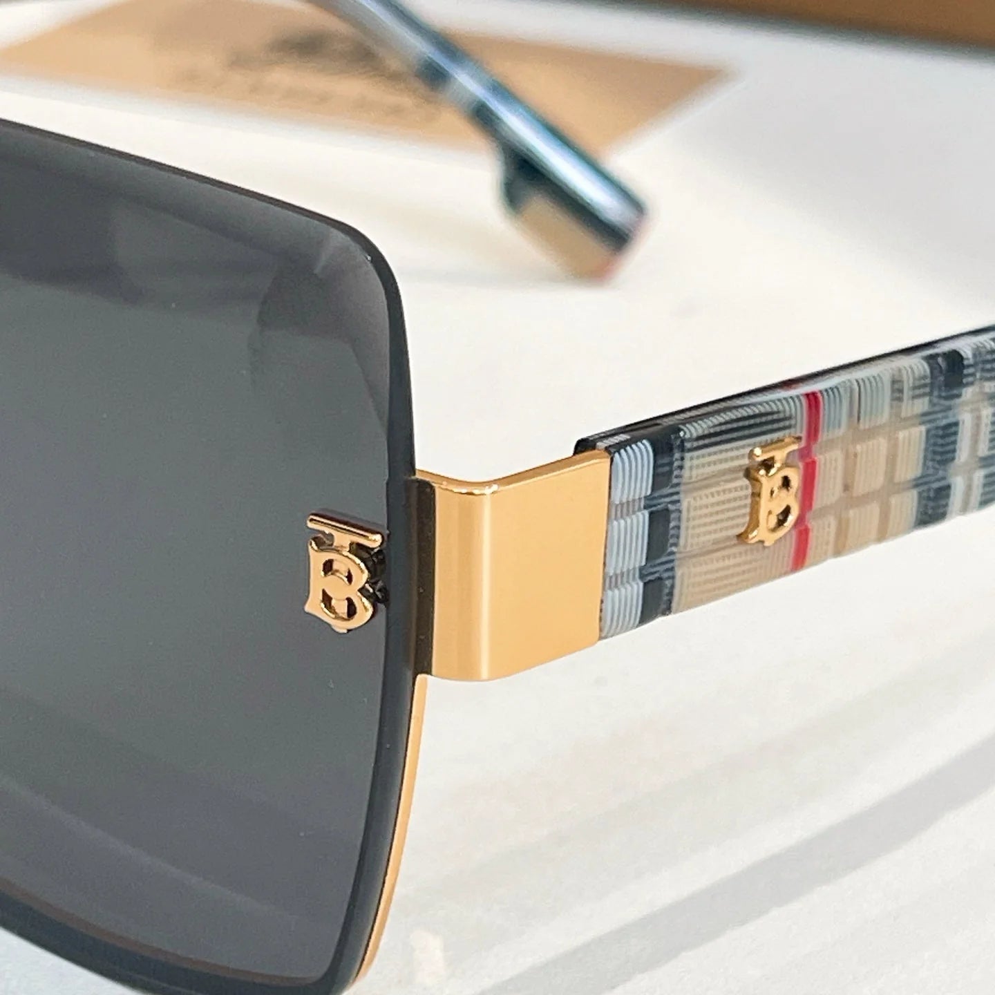 2025 New Fashion Large Frame Sunglasses in 5 Colors BE2491