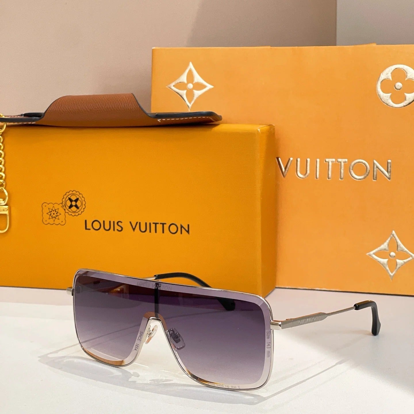 Fashion hot 8 color sunglasses 120801