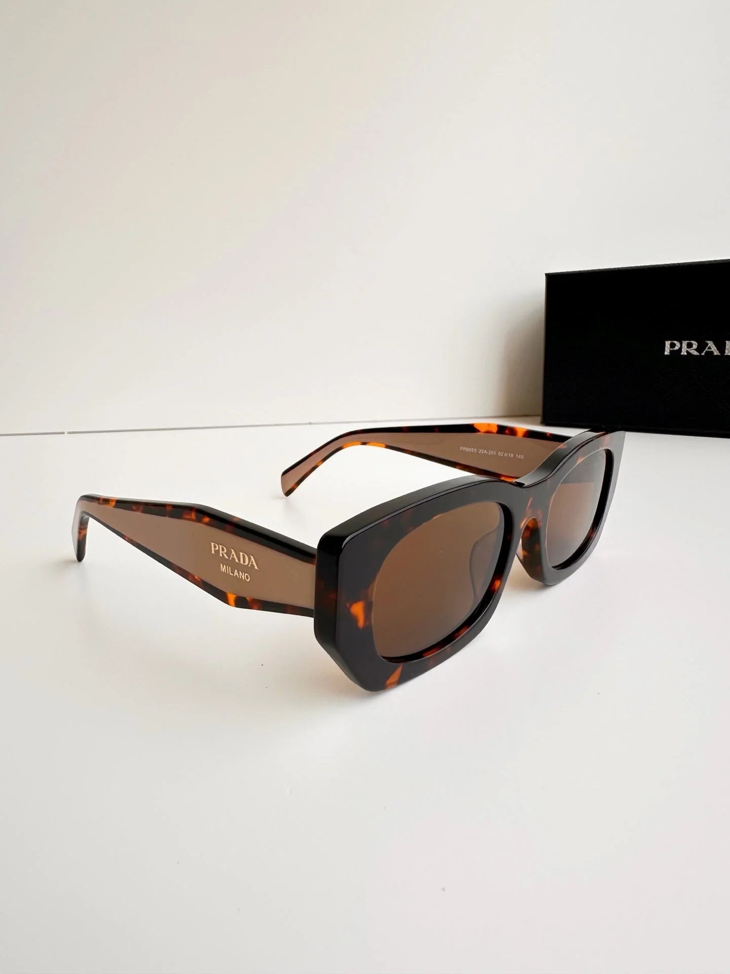4 colors polygonal square frame sunglasses P00090