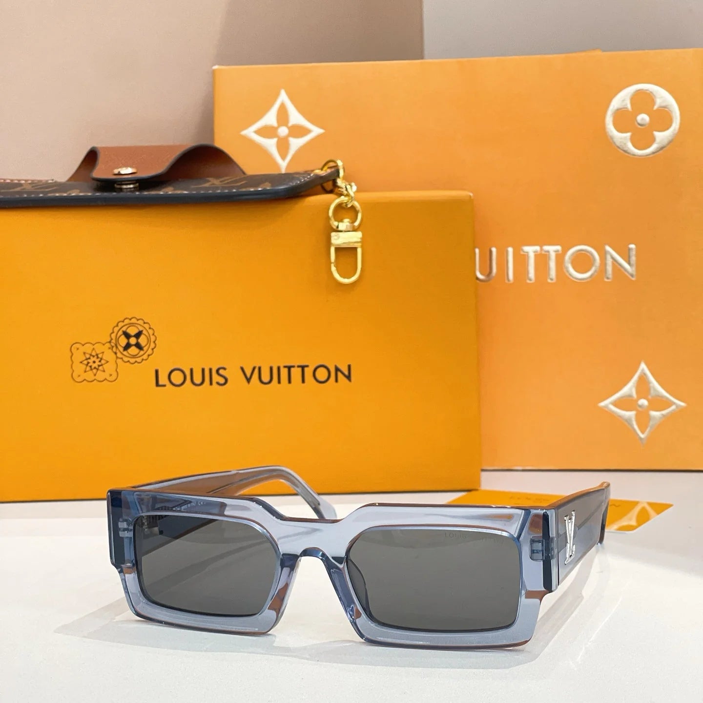 Full frame square sunglasses