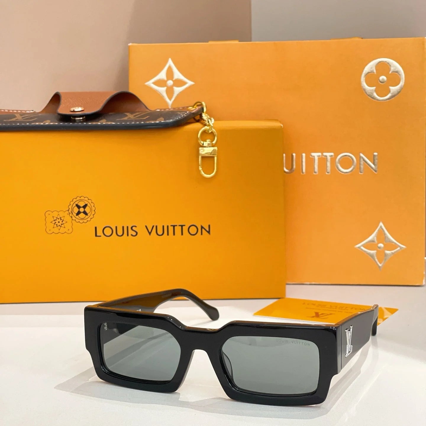 Full frame square sunglasses