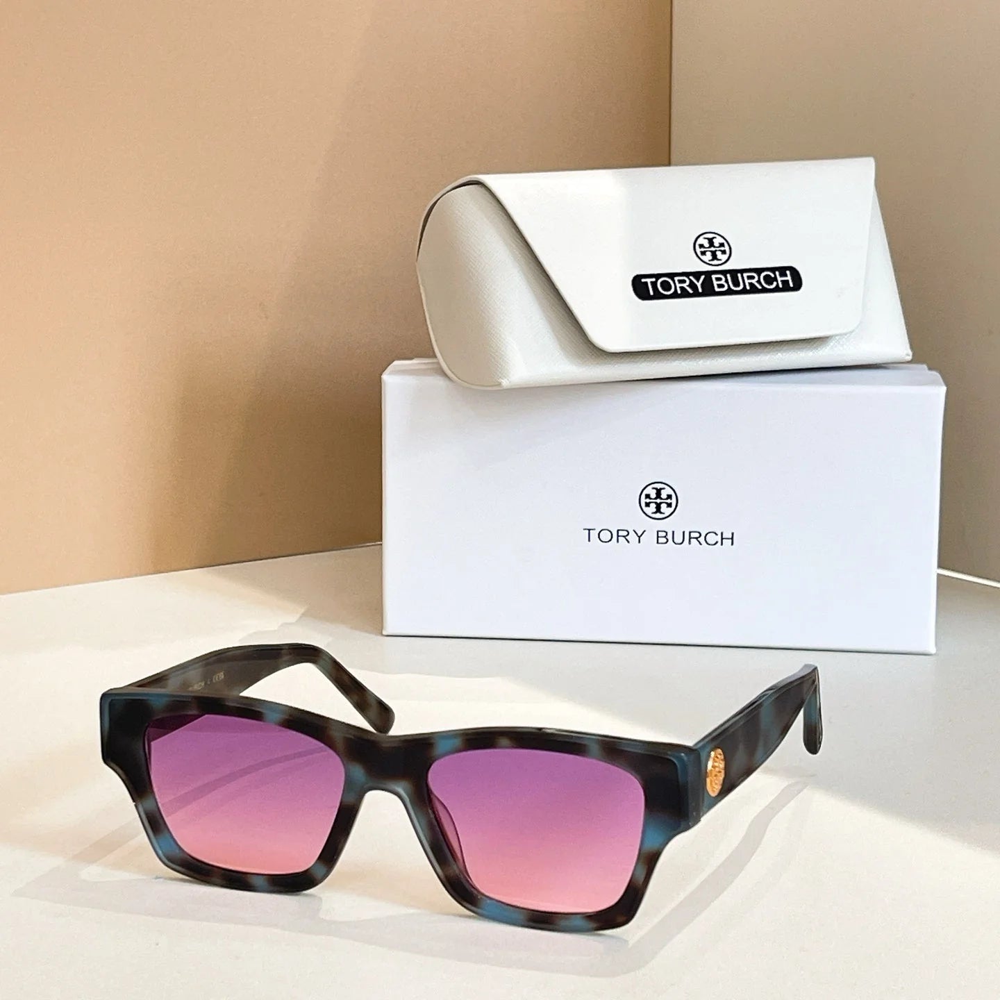 Large frame sunglasses