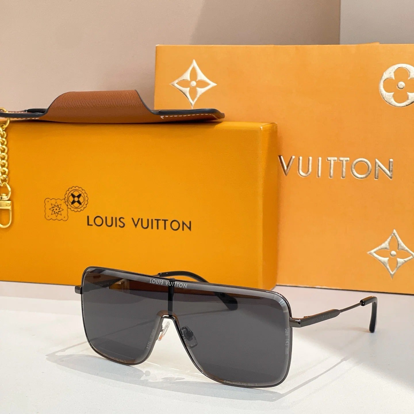 Fashion hot 8 color sunglasses 120801